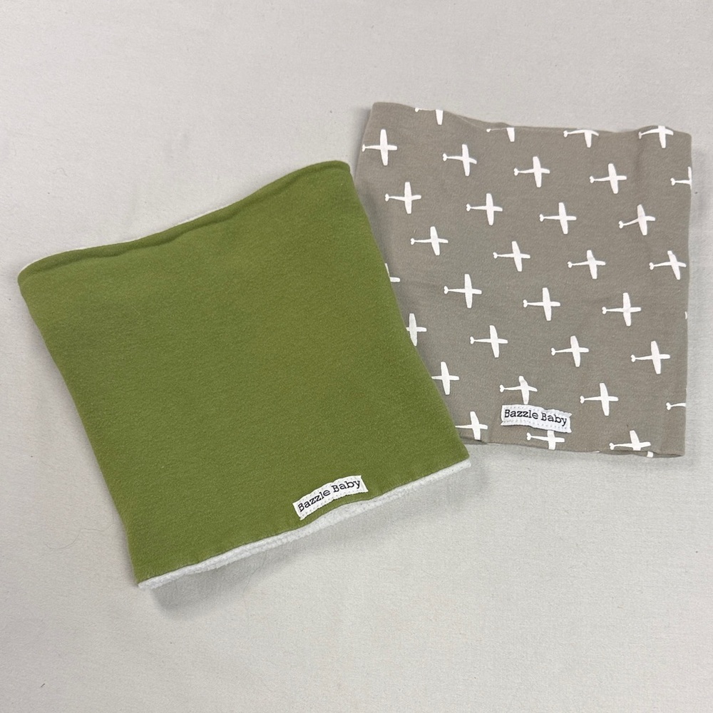 🐥 Bazzle Baby BandoBib Infinity Scarf - Green and Plane Pattern Bib Set